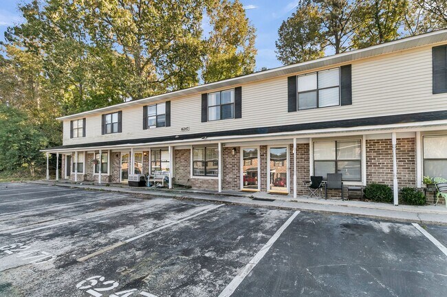 Photo - Fully Renovated 2 Bedroom Townhome in a Co...