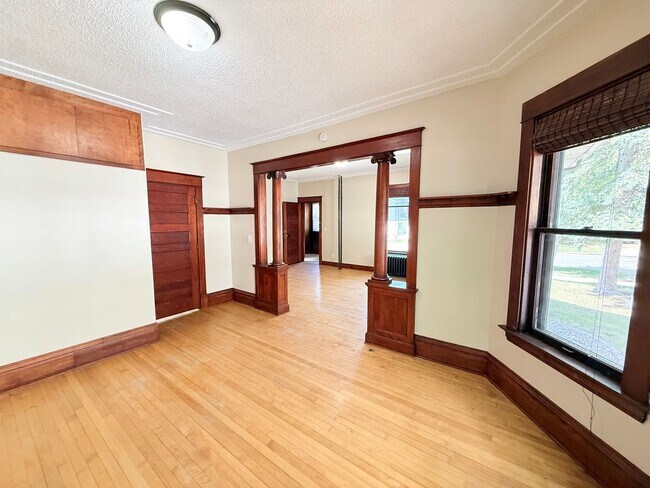 Photo - 4 Bedroom House Moorhead- AVAILABLE NOW!!