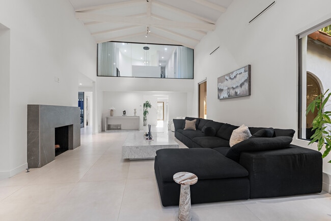 Building Photo - 201 Bedford Dr