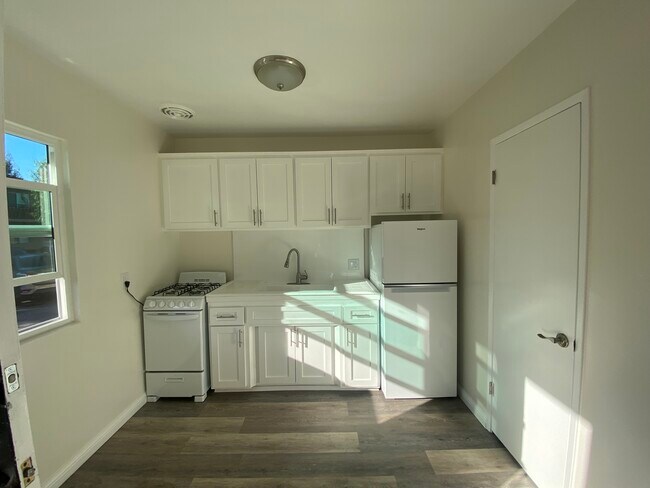 Mar Vista-Palms Apartments