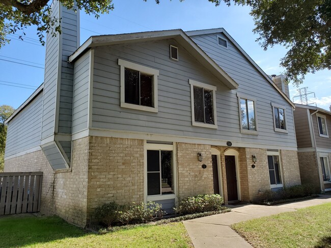 Building Photo - 748 Memorial Mews St Unit A Rental