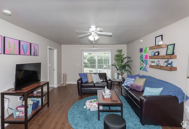 4BR, 4BA - 1696 SF