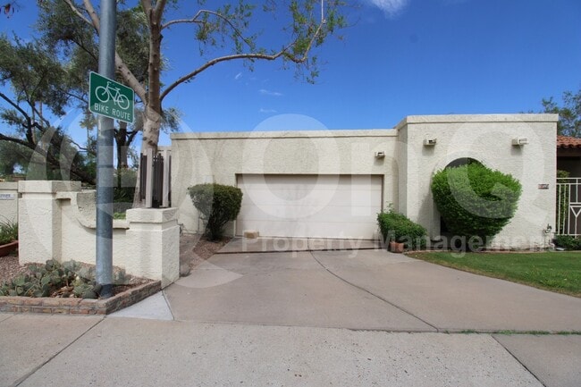 Building Photo - 7702 N Dreamy Draw Dr Rental