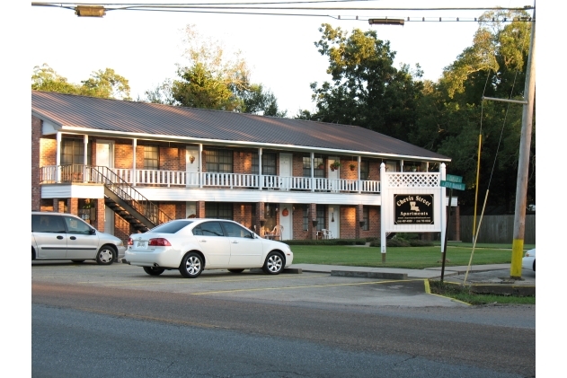 Photo - 614 N Chevis St Apartments