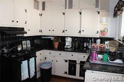 24 Oswego Ave Unit Upper