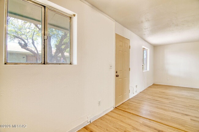 Building Photo - 5657 E 28th St