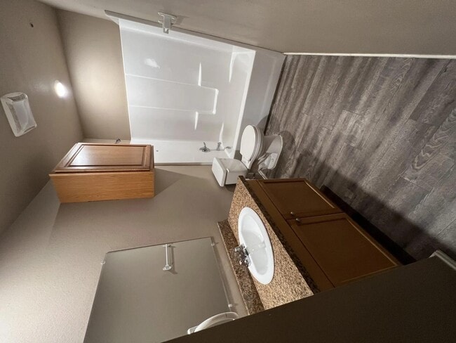 Photo - 2911 Cornell St