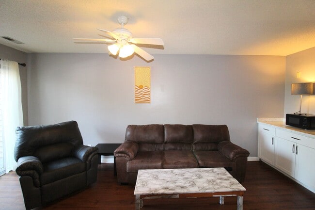 Photo - 1337 Bradley Dr
