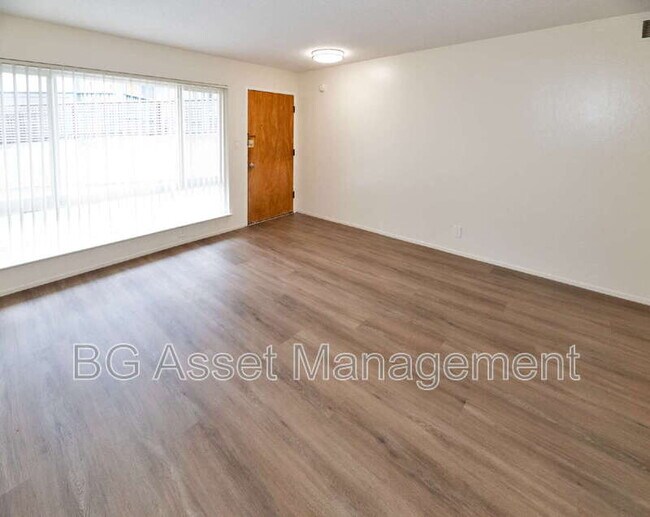 Photo - 480 Crescent St