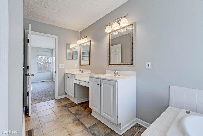 Photo - 4 br, 4 bath House - 6704 Wisteria Cir