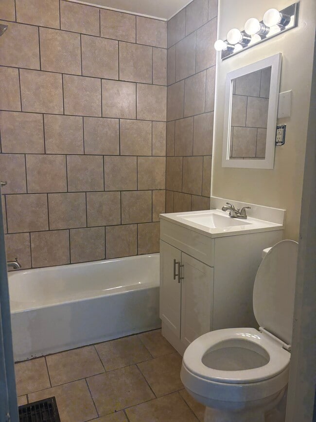 Baño - 4002 Saint James Ave
