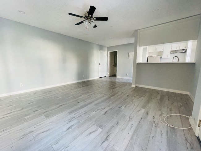 Photo - 7044 Hawthorn Ave Unit 115