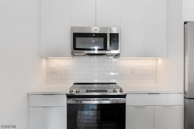 25 Freeway Dr E Unit 506