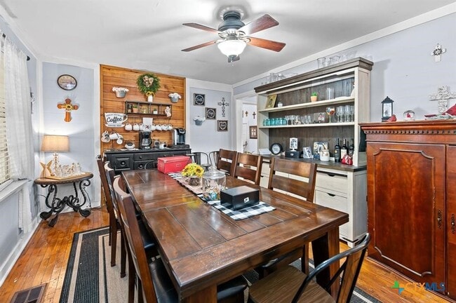 Photo - 906 Debus Dr