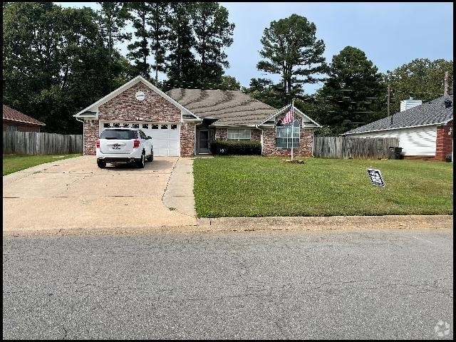 Building Photo - 1024 Colonial Dr Rental