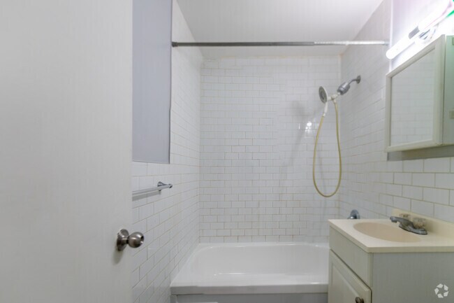 BACHELOR - Bathroom