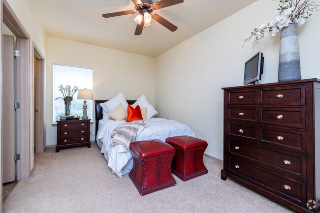 2BR, 2BA - 1,093SF - 1st Bedroom
