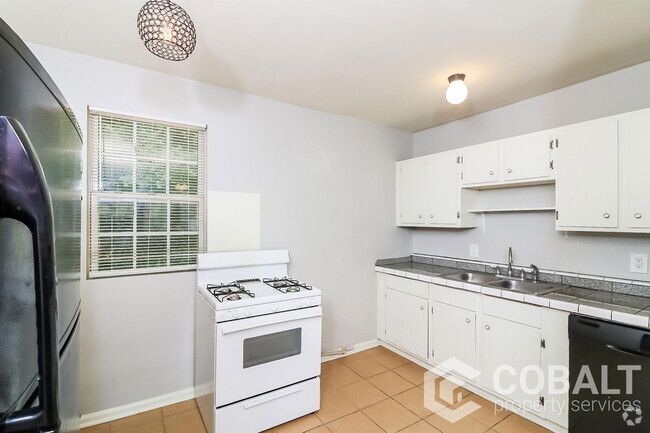 Building Photo - 210 Kirkwood Rd NE Unit 3 Rental