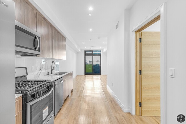 Photo - Citrine Hollywood