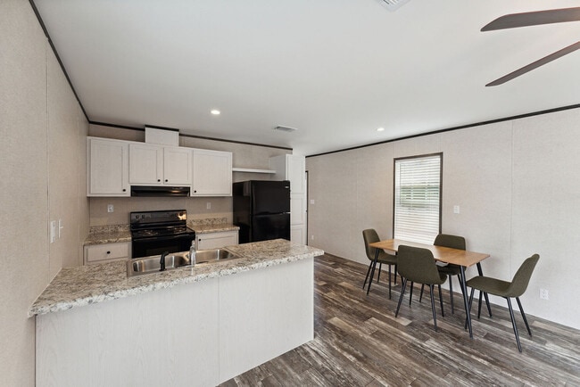 Photo - 10340 Midland Rd