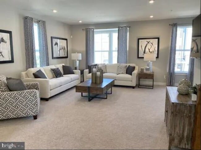 Building Photo - 1018 Rosecroft Ln