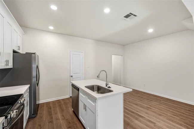 Building Photo - 710 W Dallas St