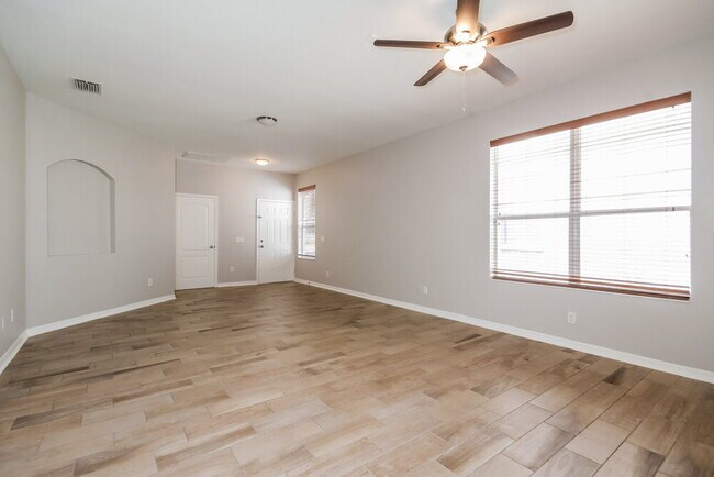 Photo - 910 Larwood Pine Dr