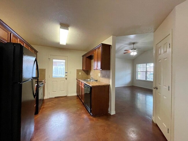 207 Andy Ln