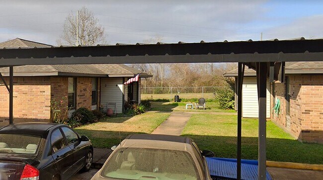 Photo - 115 Seniors St