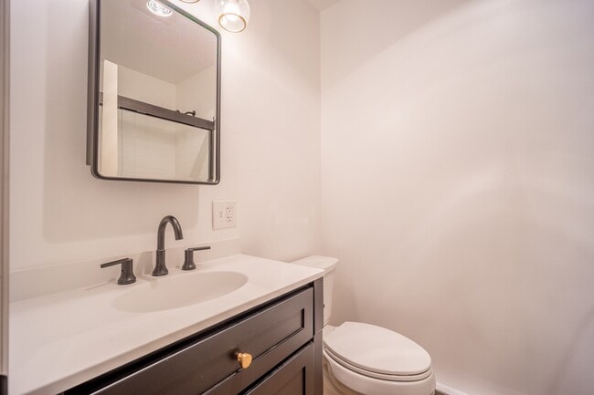 Photo - 404 Chelsea Cv S