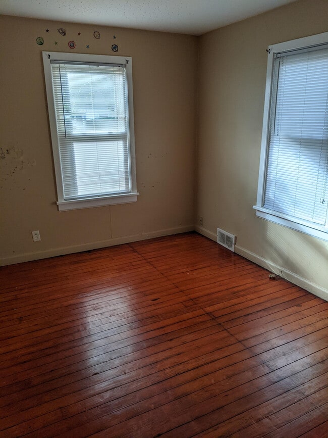 Photo - 608 N James St