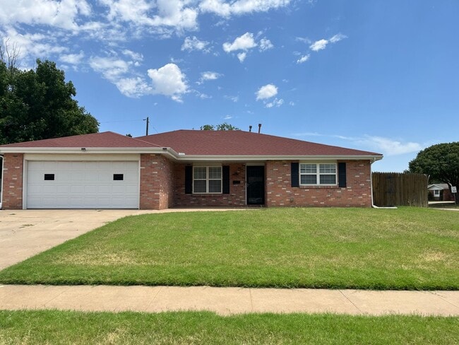 Building Photo - Located close to Bonham Middle School 3/2/2