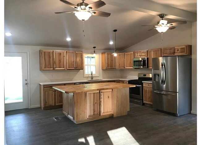 Building Photo - 4-bedroom, 2.5-bathroom HOME FOR RENT!