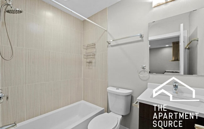 Photo - 1337 W Walton St Unit 1R