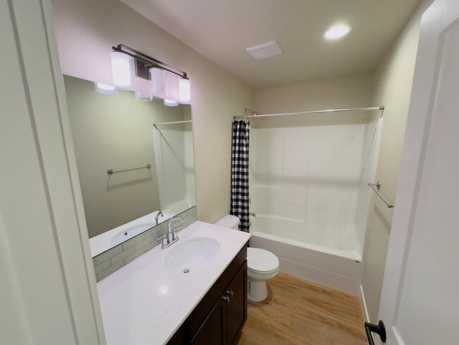 Photo - 1096 E Fairhaven Ave