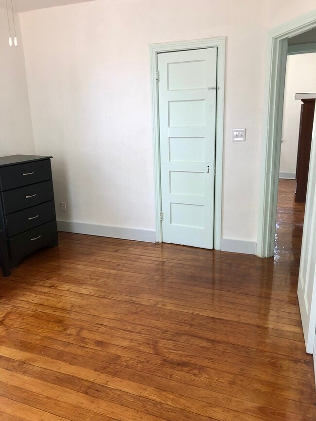 Photo - 1109 W 41st St