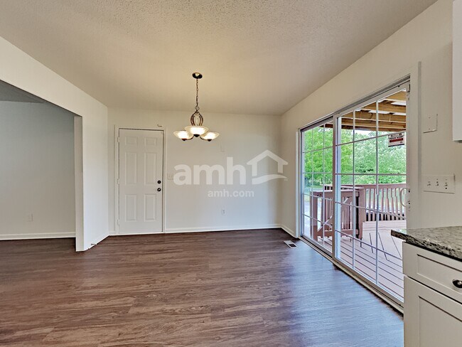 Photo - 914 Lucky Cir