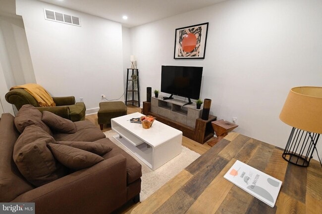 Photo - 1230 Penn St NE Unit 1