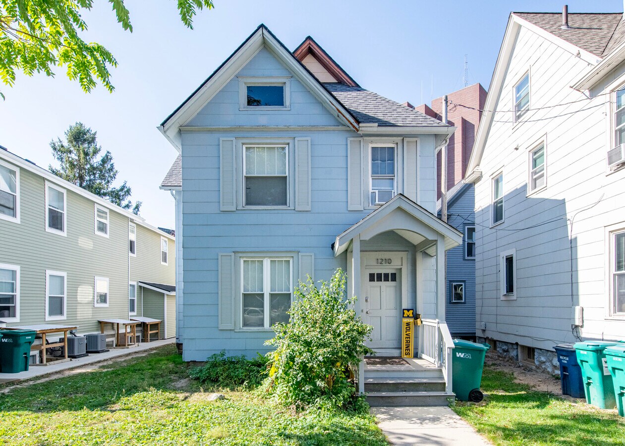 Photo - 1210 Washtenaw Ct