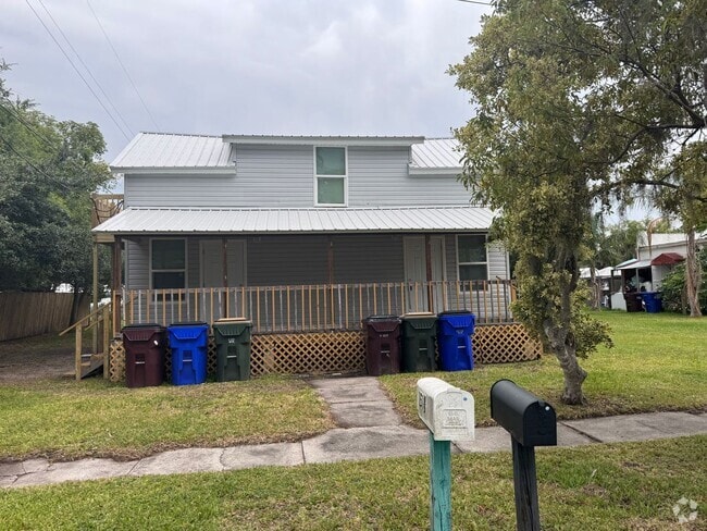 Building Photo - Renovated 2 bedroom, 2 bathroom duplex in ... Rental
