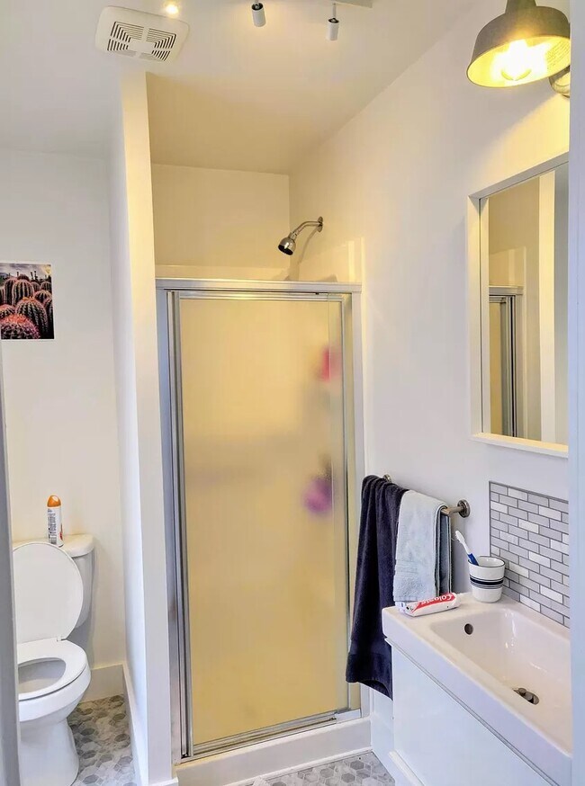 Photo - 11 Seminary Ave
