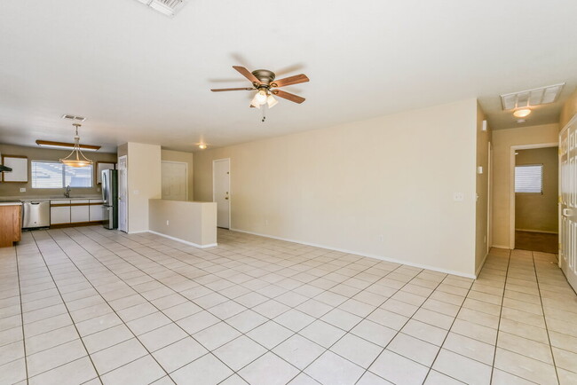 Photo - 2200 E Spruce Dr