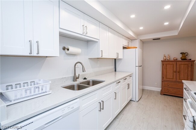 Building Photo - 3645 Boca Ciega Dr Unit 103