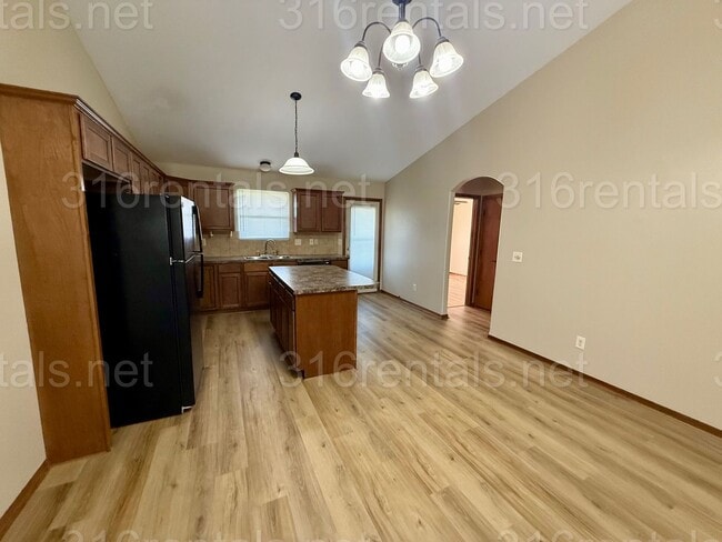 Photo - $1575 - 4 bedroom/ 2 bathroom - Gorgeous n... Unit 2328