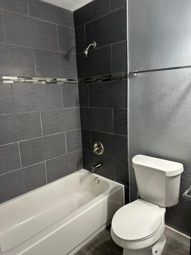 Photo - 311 Glamis Ave Unit 1