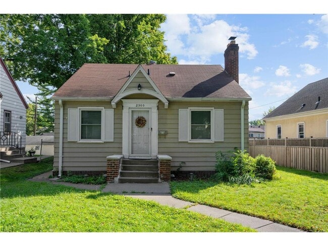 Building Photo - 2500 N Thomas Ave Rental