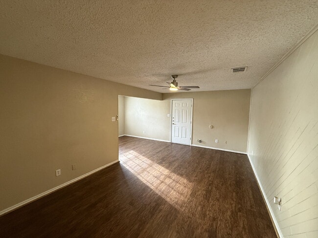 Photo - 611 W Gilmer St Unit B