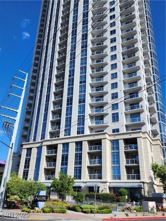 Building Photo - 200 W Sahara Ave Unit 209 Rental
