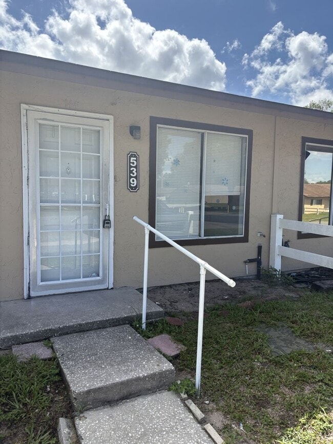 Building Photo - 539 E Rosewood Ln