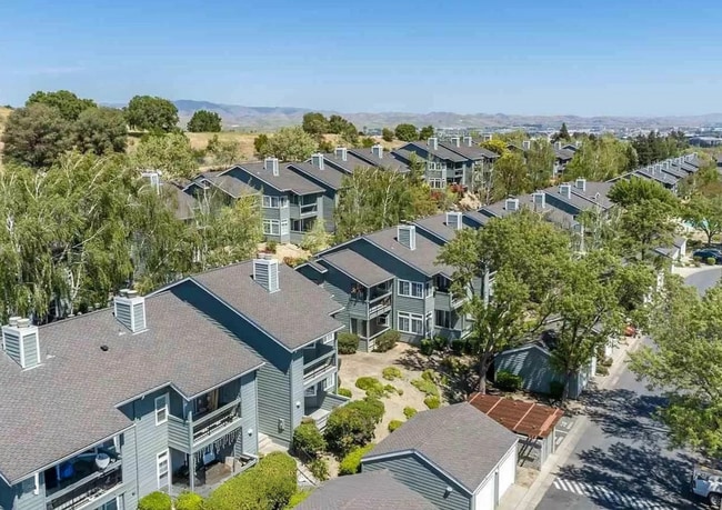 Building Photo - Fabulous Canyon Meadows Condo - Move-In Re... Unit G